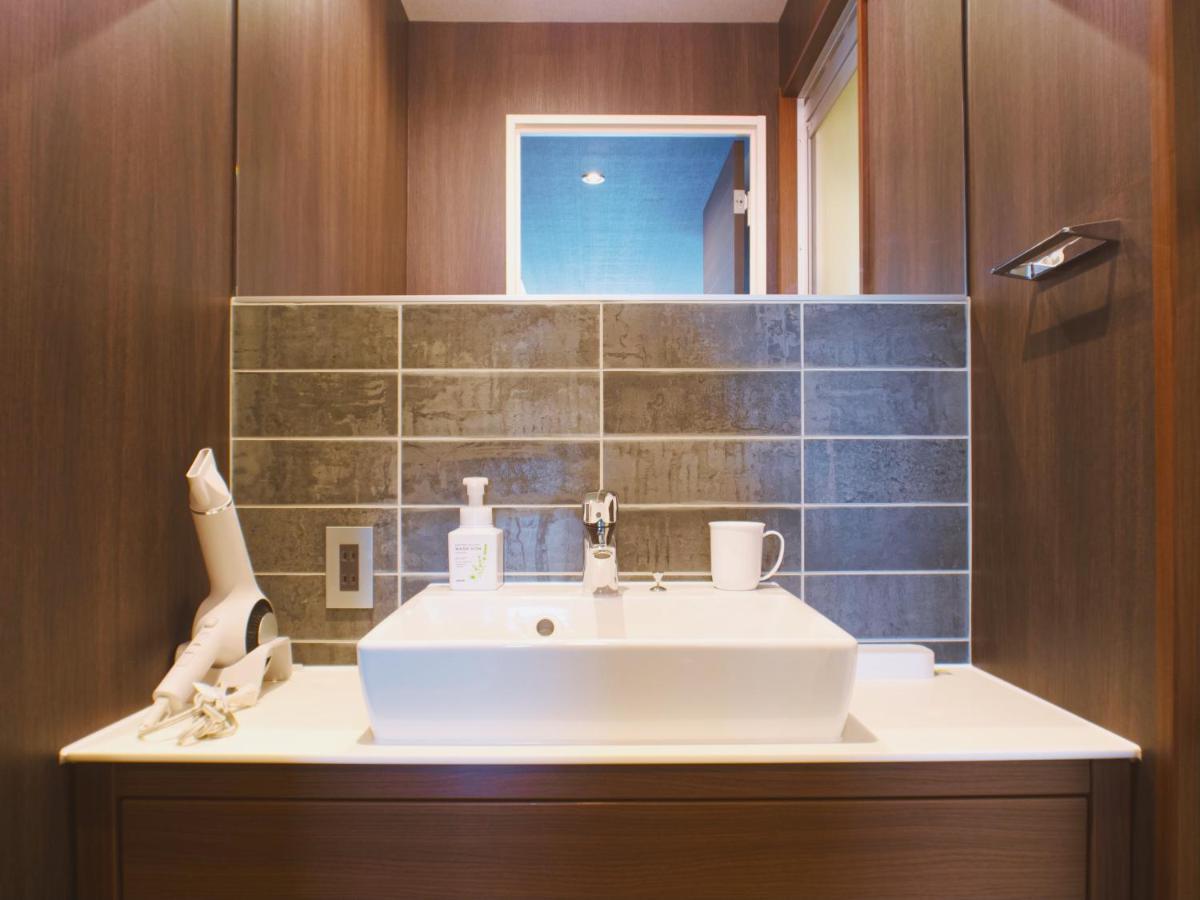 Aparthotel Grand Base Hakata Bay Fukuoka  Esterno foto